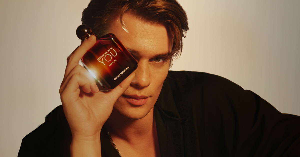 Nicholas Galitzine é o novo embaixador global dos perfumes Emporio Armani