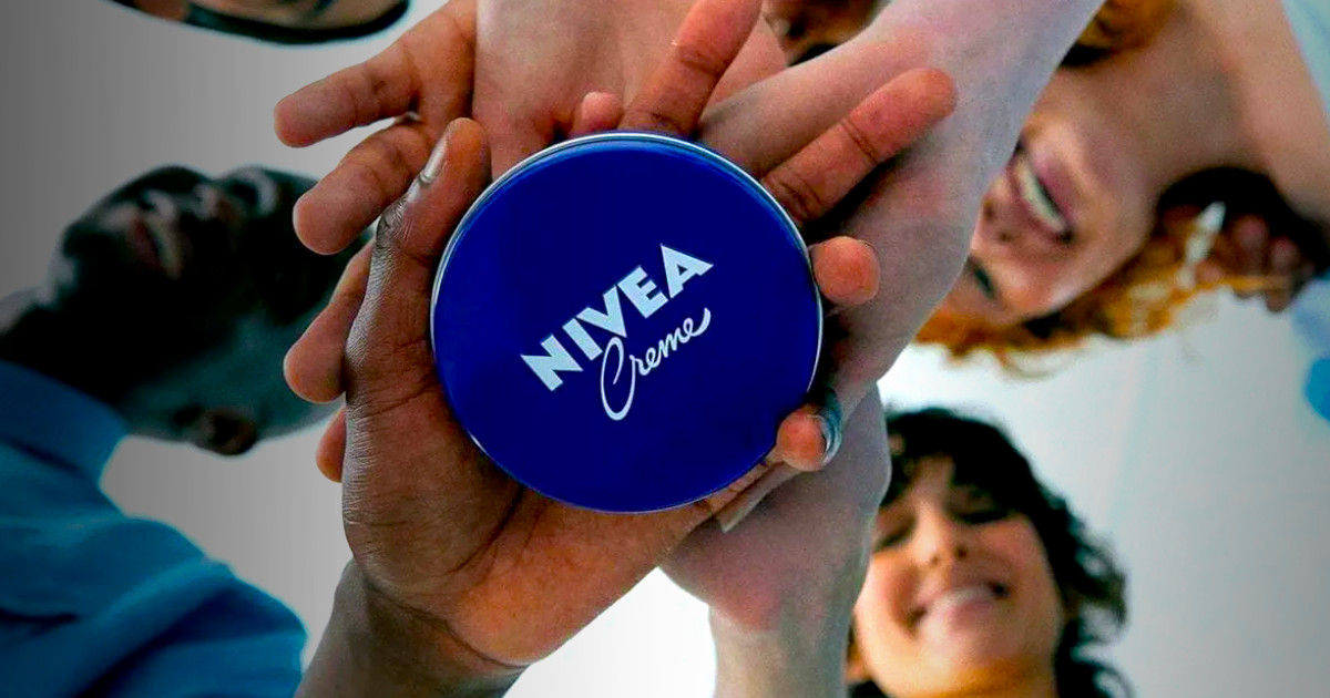 De Hamburgo para o mundo: a lata azul da NIVEA completa 100 anos