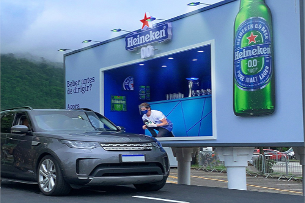 Heineken transforma outdoor num bar real