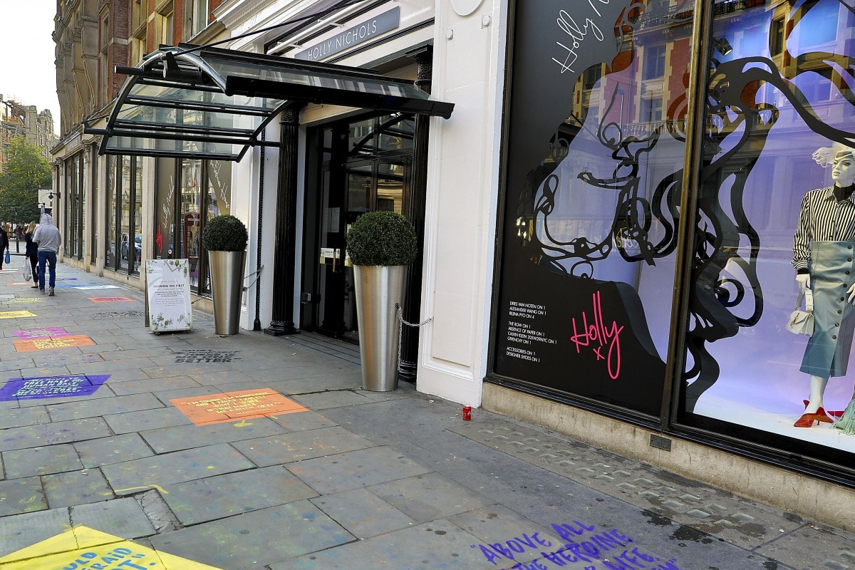 Harvey Nichols agora é Holly Nichols