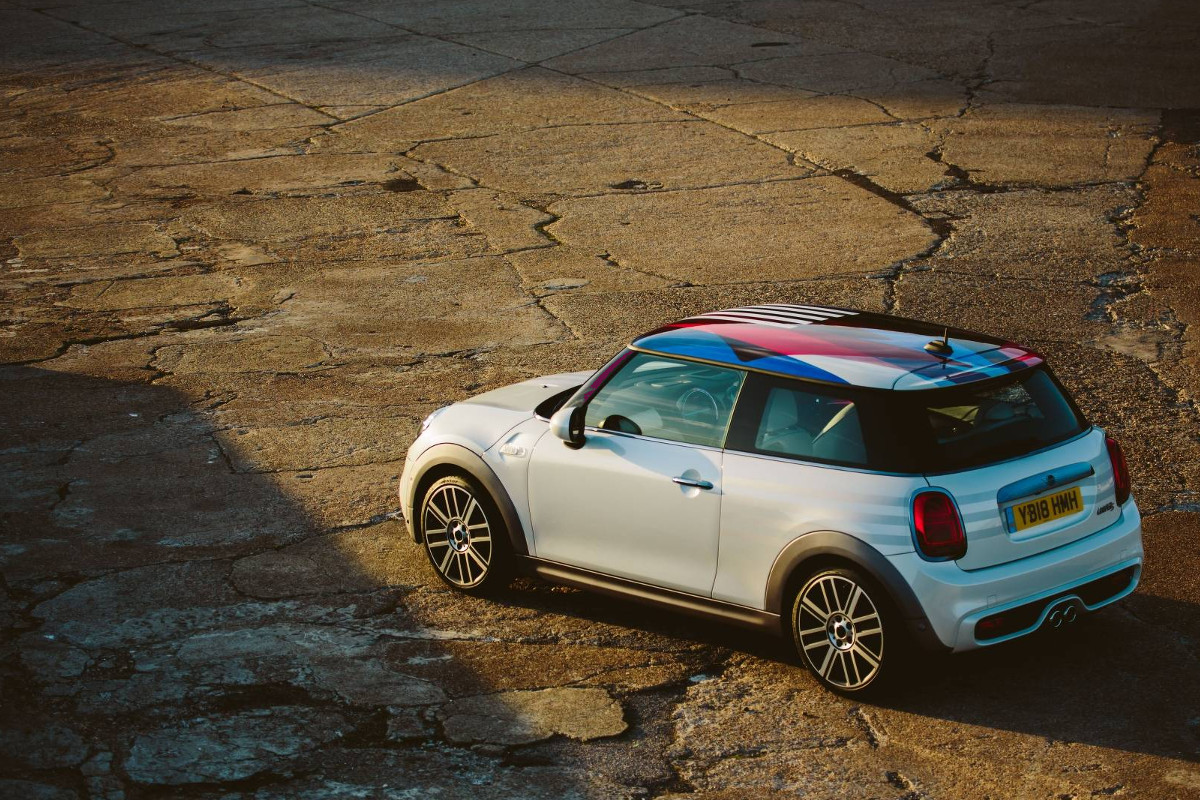 Mini cria Cooper exclusivo para Príncipe Harry e Meghan