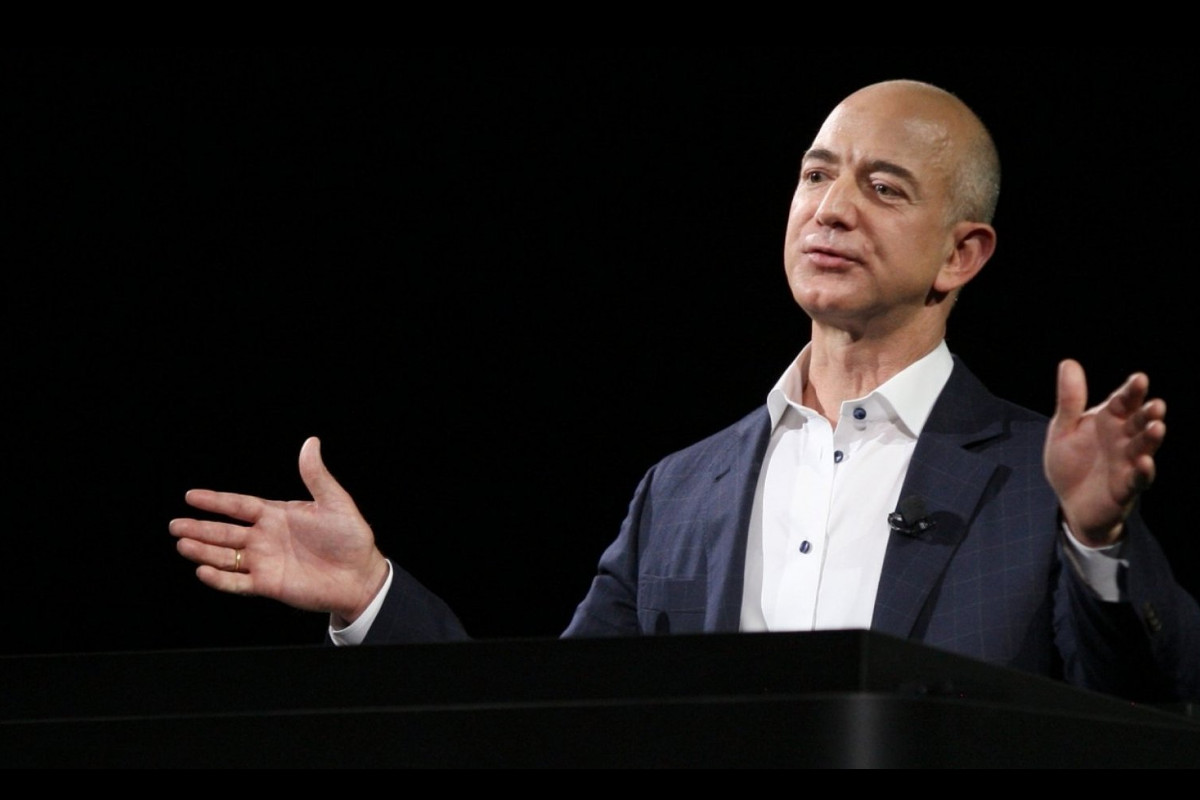 Jeff Bezos abandona cargo de diretor geral da Amazon