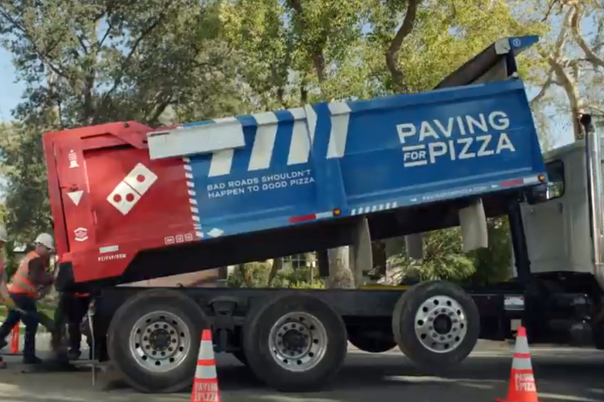 Saiba porque é que a Domino’s anda a pavimentar estradas nos EUA