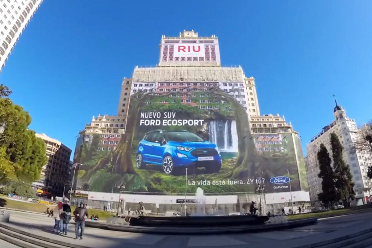 Ford cria o maior outdoor do mundo