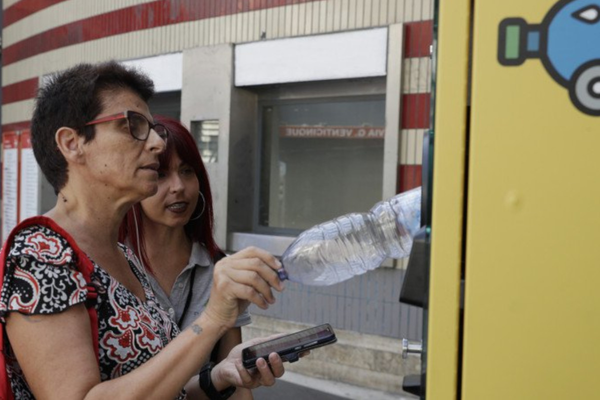 Garrafa de plástico por uma viagem de metro