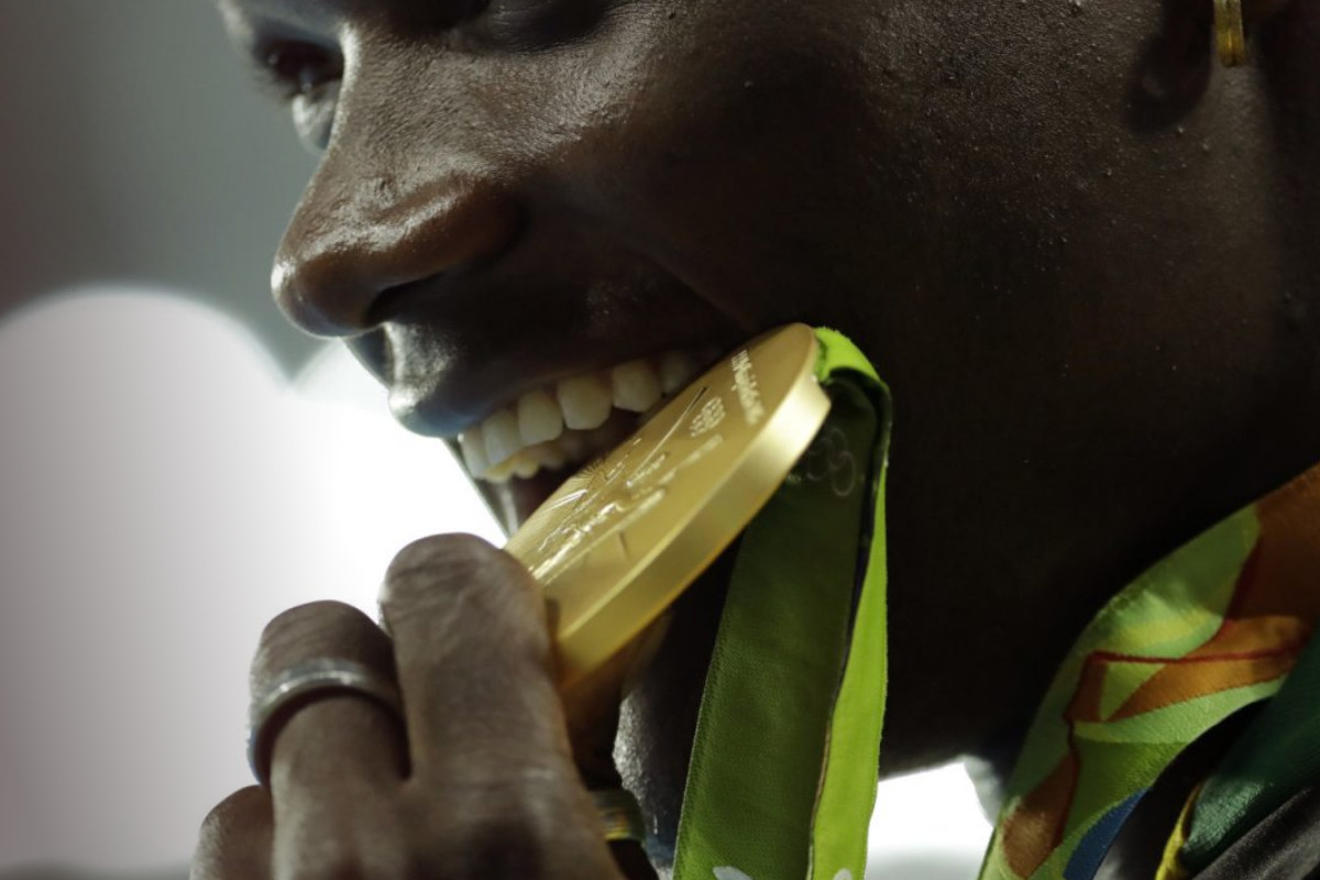 Medalhas feitas a partir de lixo eletrónico reciclado?