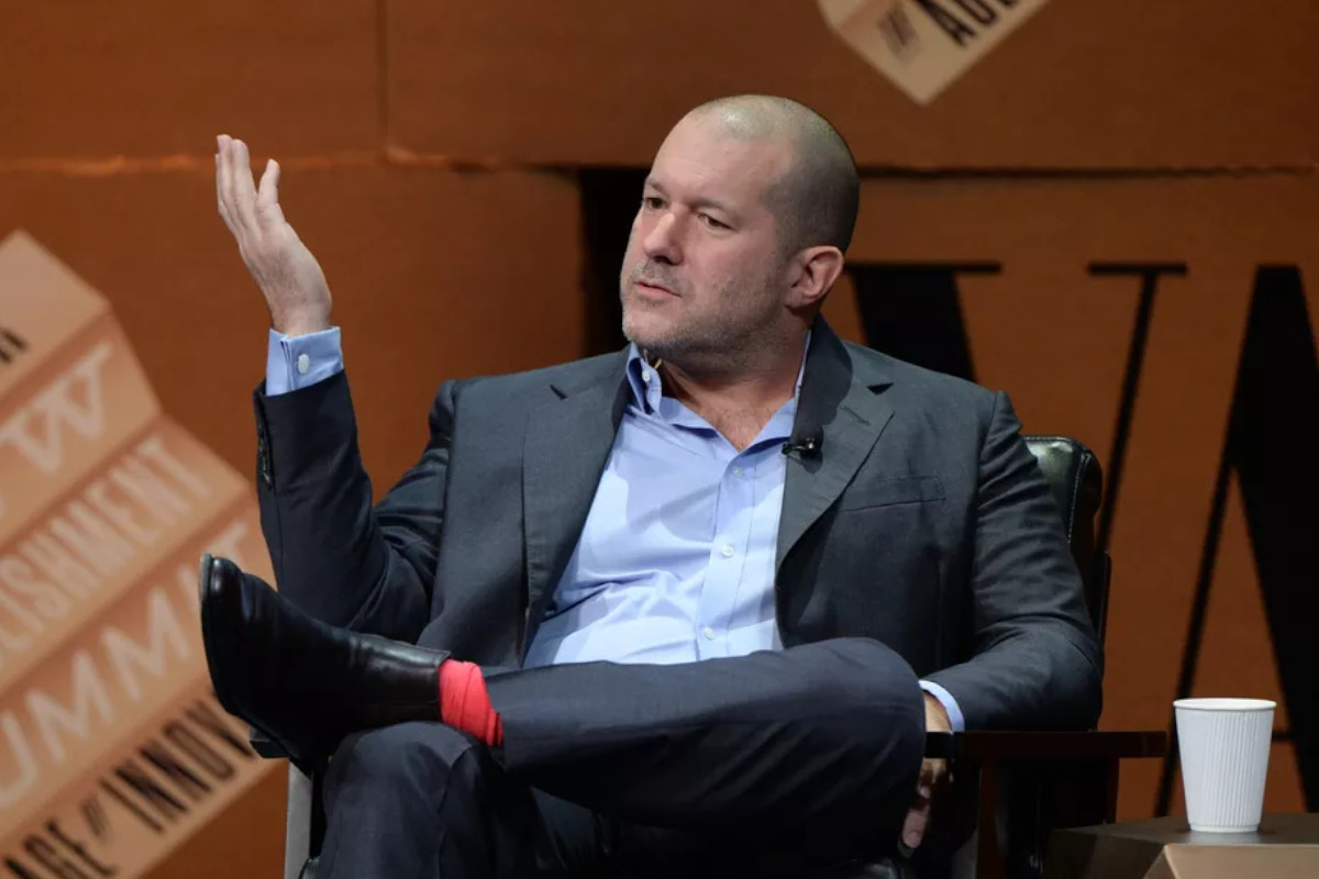 Apple perde 10 milhões em bolsa depois de Jony Ive anunciar saída