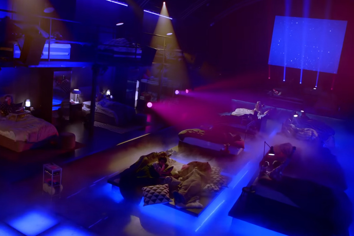 IKEA transforma discoteca em quarto gigante