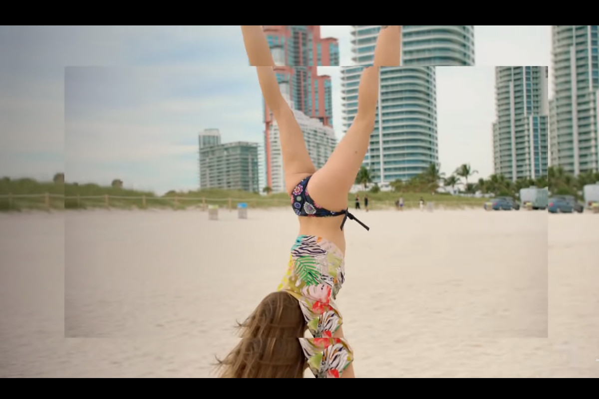 Desigual: “Mexe o teu rabo”