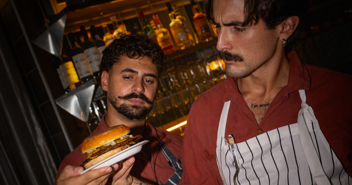 O Velho Eurico assume a cozinha da Street Smash Burgers por dois dias ...