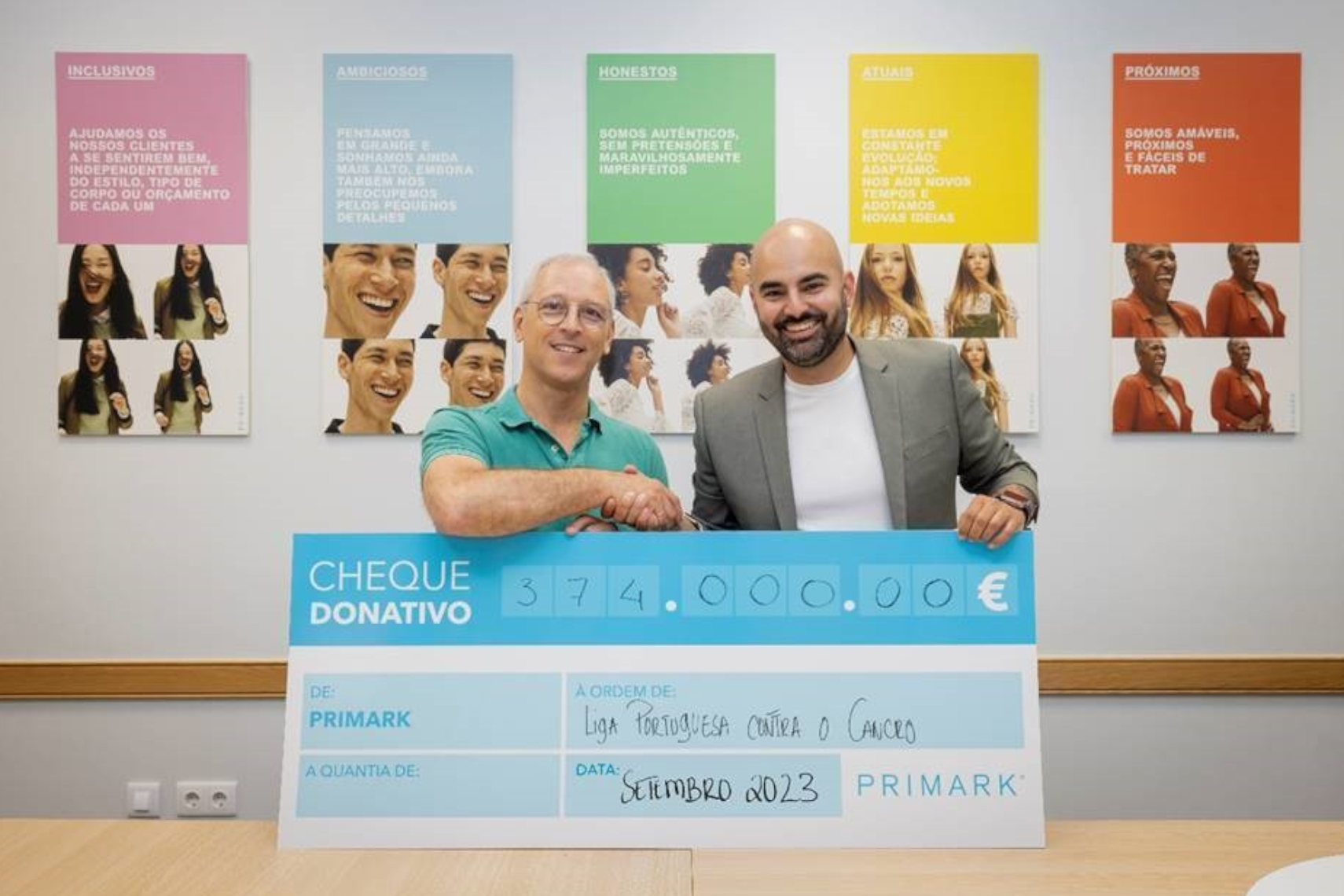Primark fez mais de 300 mil euros a vender sacos de papel, e vai doá-los à Liga Portuguesa Contra o Cancro