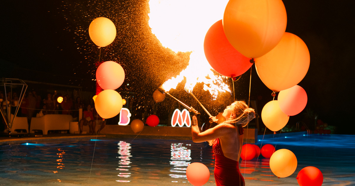 Galeria de fotos RED PARTY by Imagens de Marca 2025