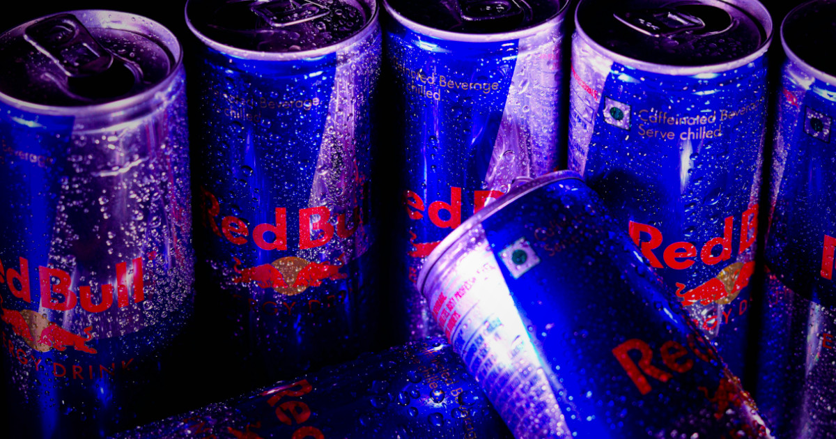 Sabia que… a Red Bull nasceu de uma bebida tailandesa criada para camionistas?