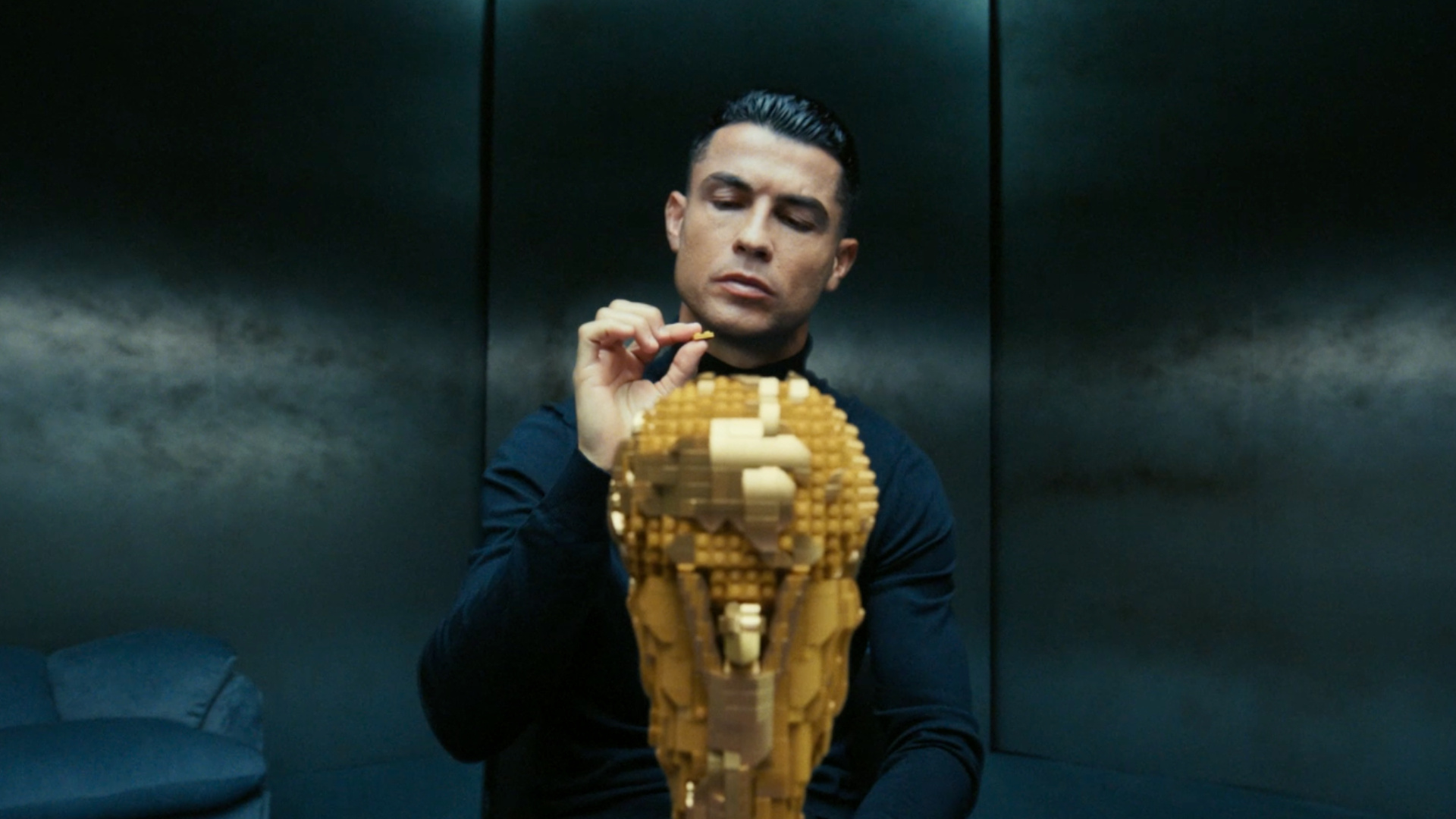 LEGO convoca Ronaldo, Messi, Mbappé e Vini Jr. para "construir" o Mundial 2026