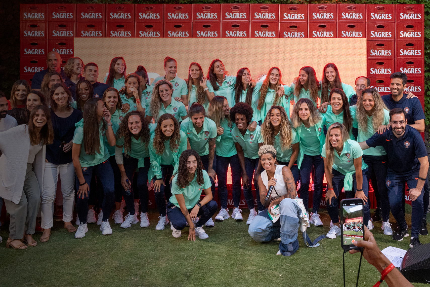 Sagres brinda aos “novos ídolos” em campanha de apoio à Seleção Feminina de Futebol 