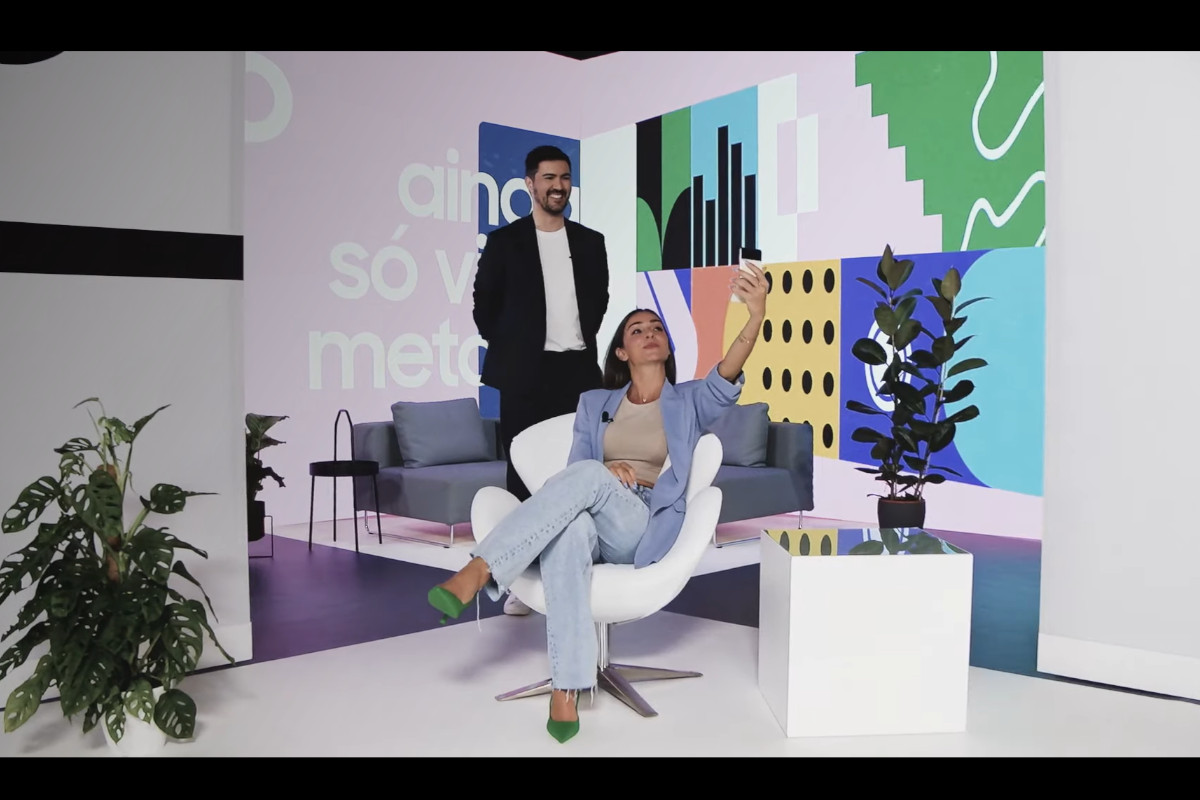 Samsung destaca telemóveis “dobráveis” em nova campanha