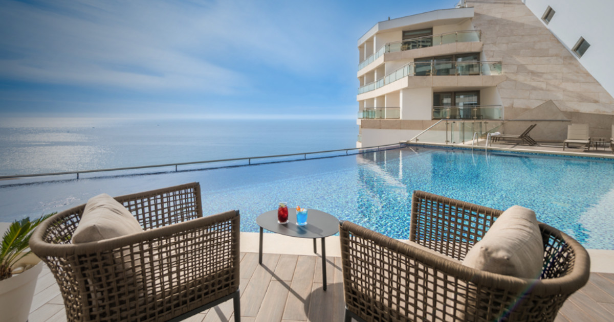 Quer viajar com o seu animal? Este hotel de Sesimbra prepara um fim de semana especial