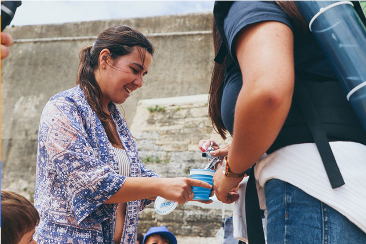 SIMAS distribuem água da torneira nas praias de Oeiras