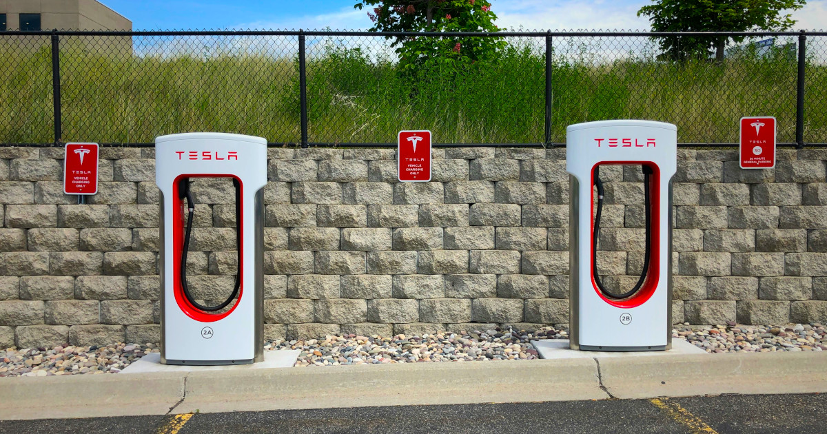 Tesla novamente sob escrutínio por falhas nos mecanismos eletrónicos dos carros