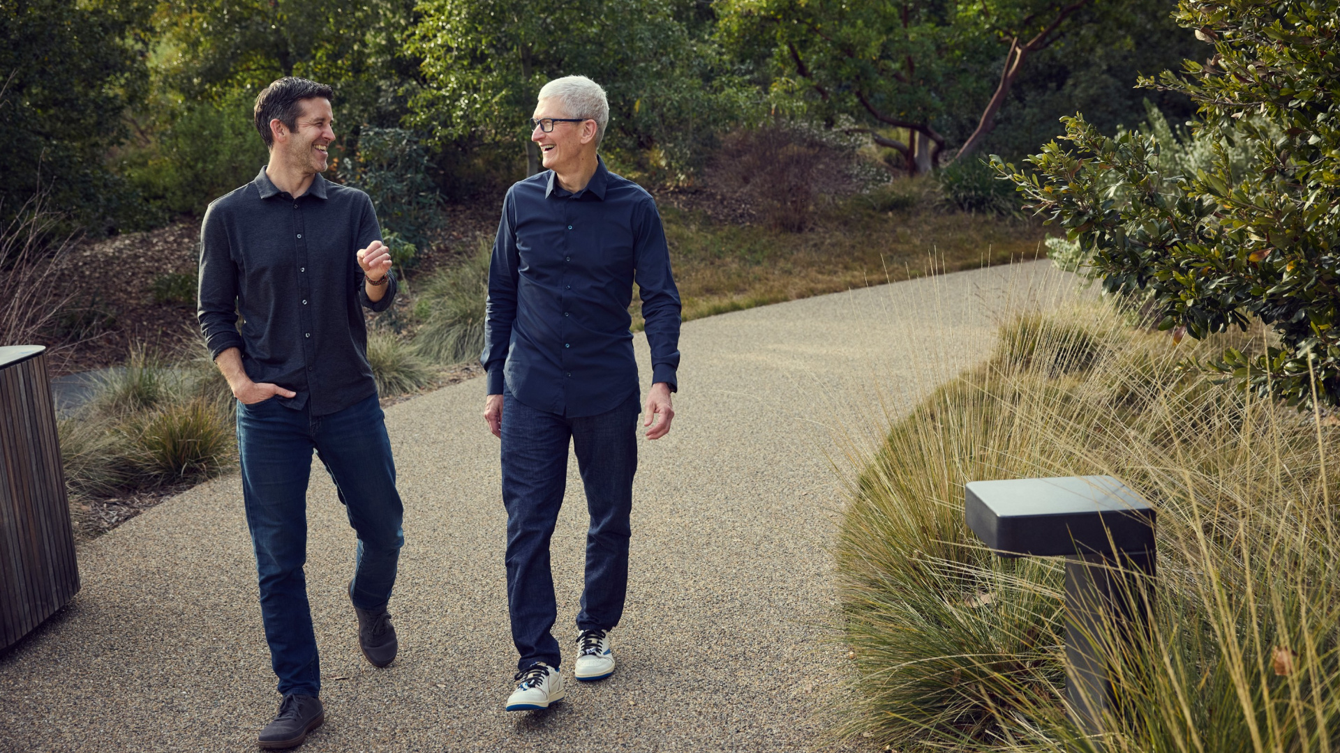 Apple anuncia sucessão histórica: John Ternus sucede a Tim Cook como CEO