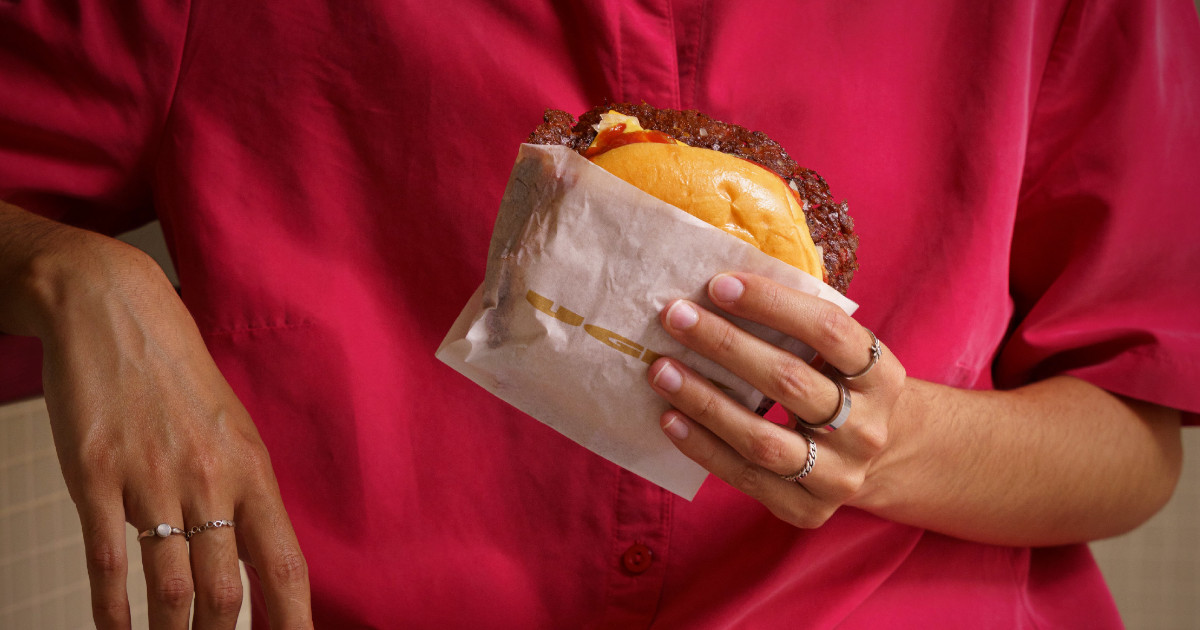 UGLY: a nova marca de smash burgers que quer provar que o “feio” também abre o apetite