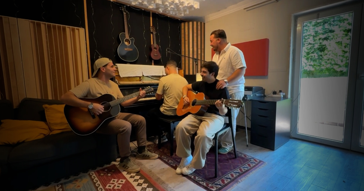 “Vizinhos” dão o tom à mudança de hora com canção original para a Boutique dos Relógios