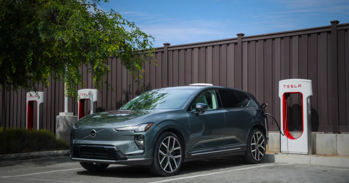 Volvo expande acesso à rede Tesla Supercharger na Europa para simplificar carregamento elétrico