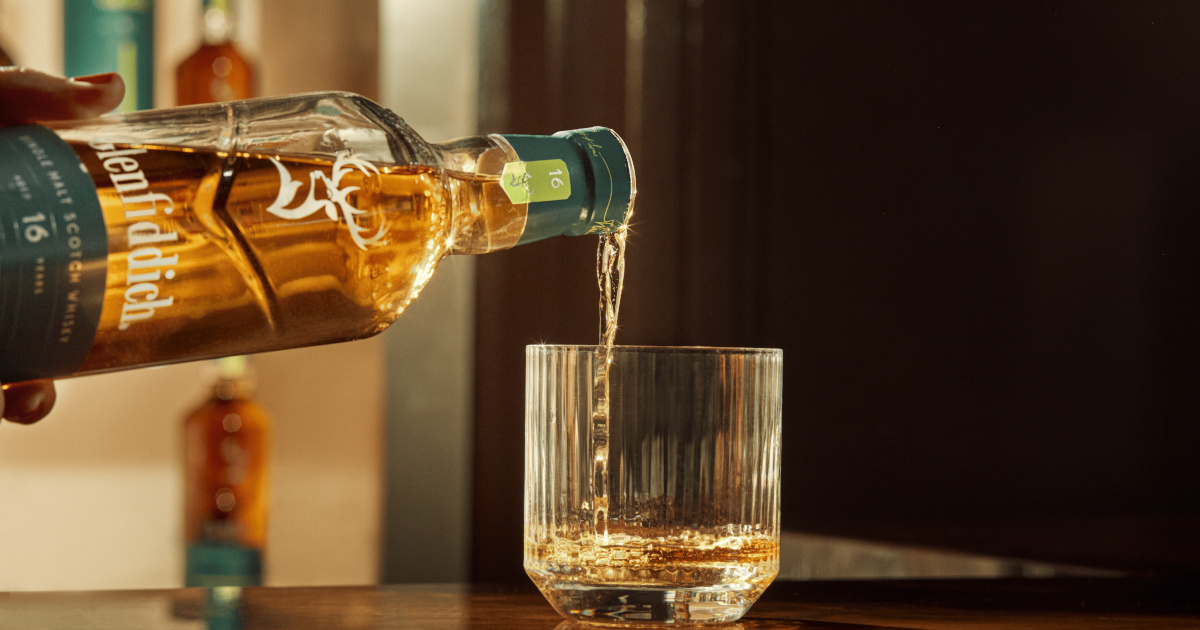 Glenfiddich celebra parceria com Aston Martin com edição limitada de 16 anos