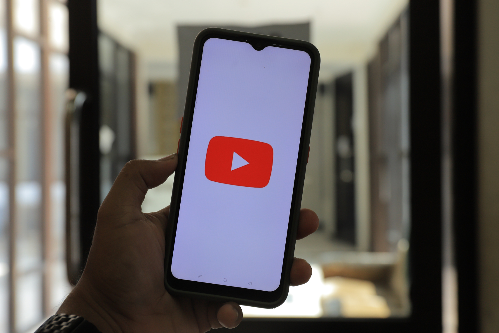 YouTube tem novas políticas contra a desinformação sobre saúde