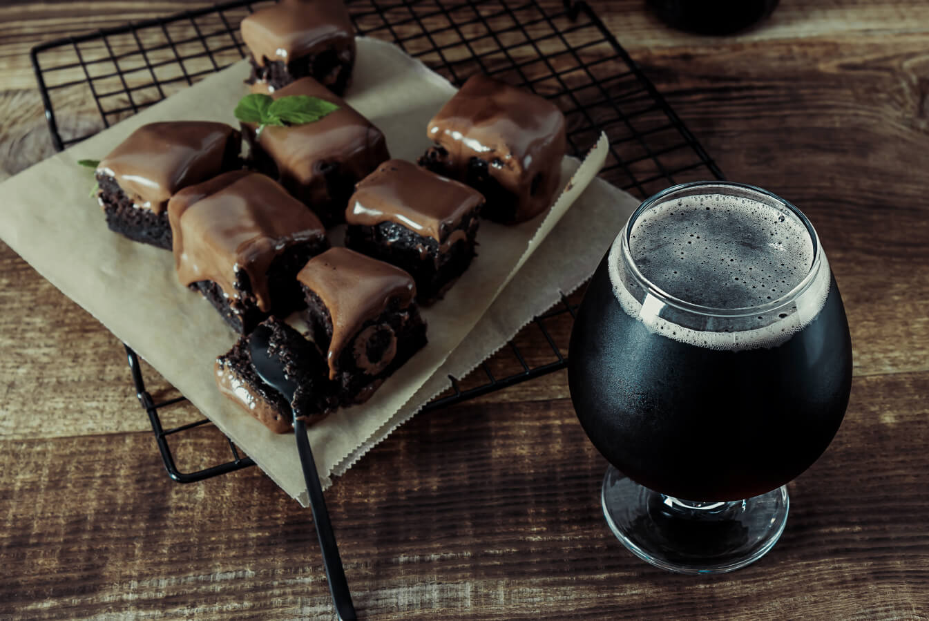 4 estilos de cerveja preta para confecionar bolo de chocolate 