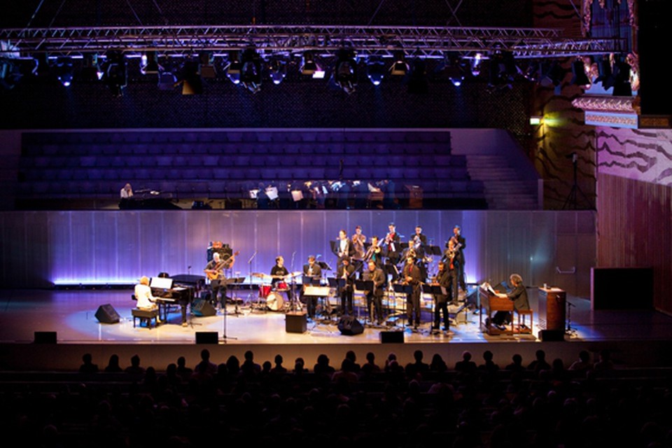 2010-04-11 Orquestra Jazz de Matosinhos &amp; Carla Bley
