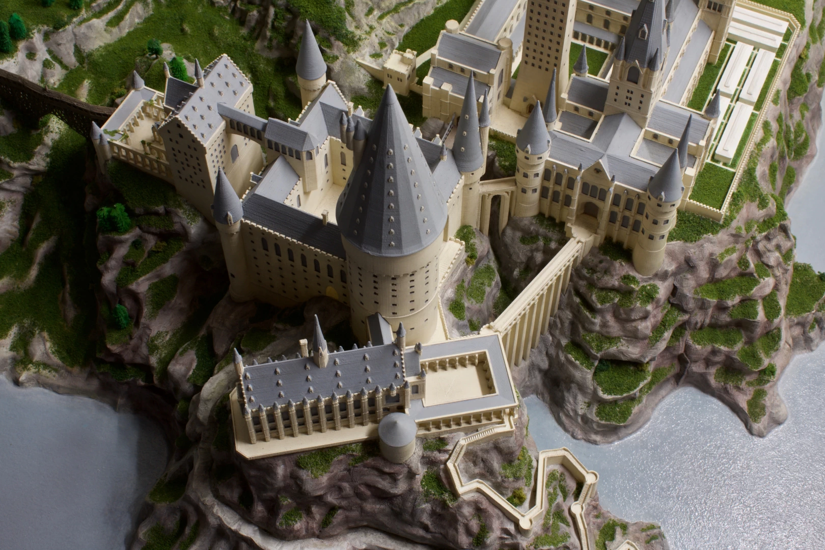 Aerial view of model of Hogwarts castle from harry potter 3d printed in plastic fdm