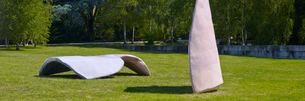 NAIRY BAGHRAMIAN: A ESCULTURA COMO FERRAMENTA ESTÉTICA E A DESLOCALIZAÇÃO DE SIGNIFICADOS