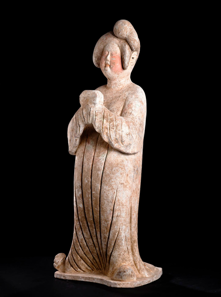 AA Chinesa | Estatueta de uma senhora de corte