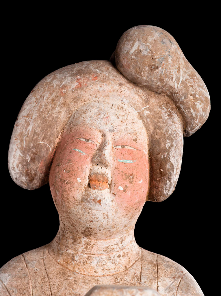 AA Chinesa | Estatueta de uma senhora de corte