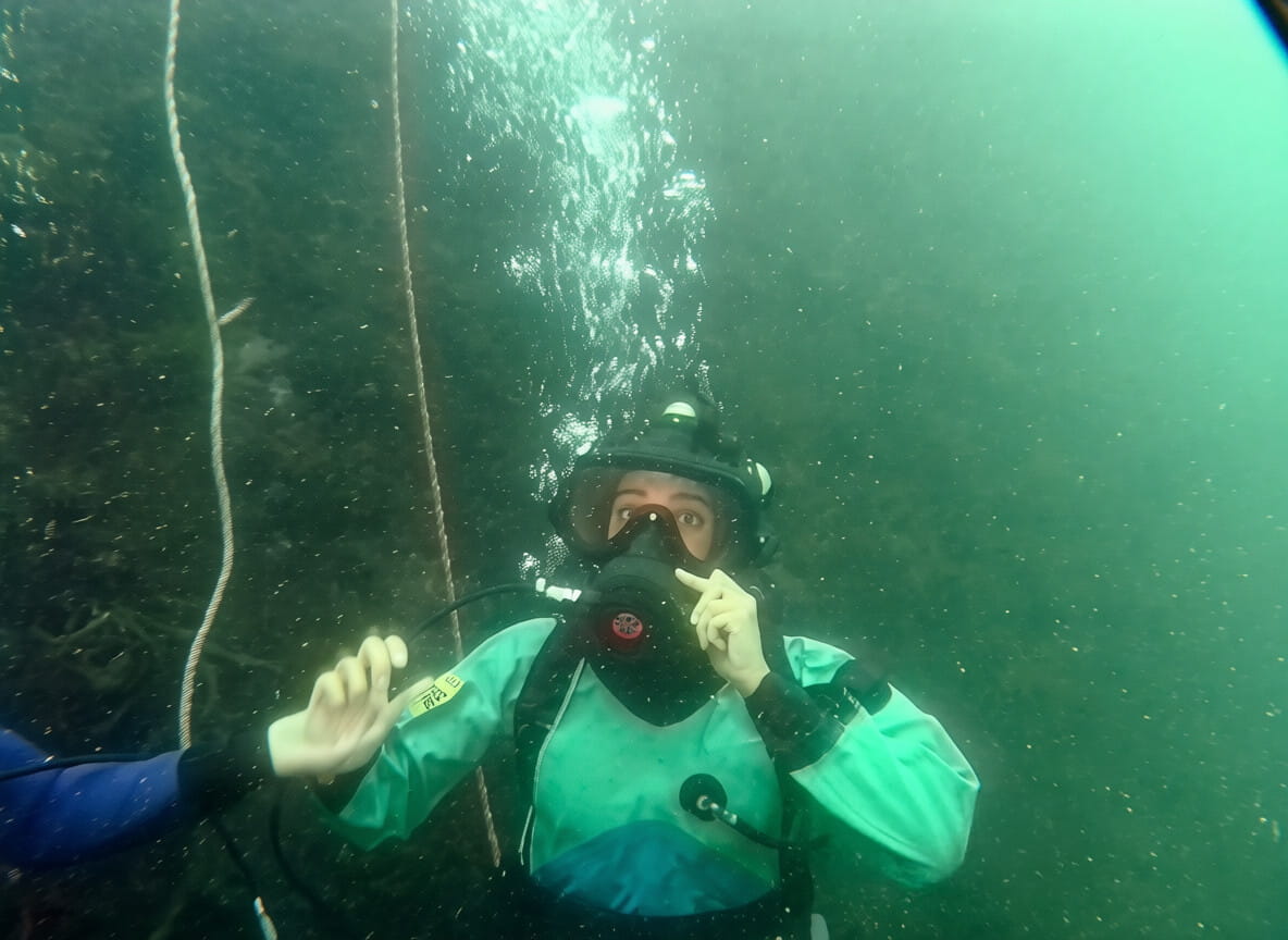 catarina_debaixo_agua_caca_ao_tesouro