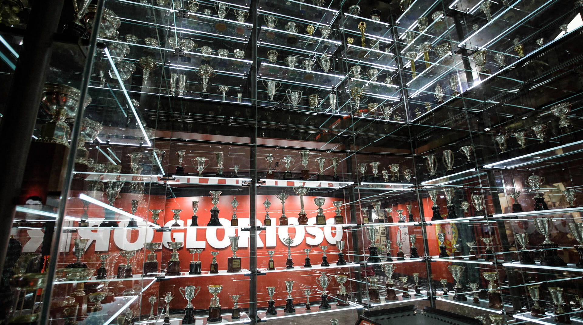 espelho_taças_museu_benfica