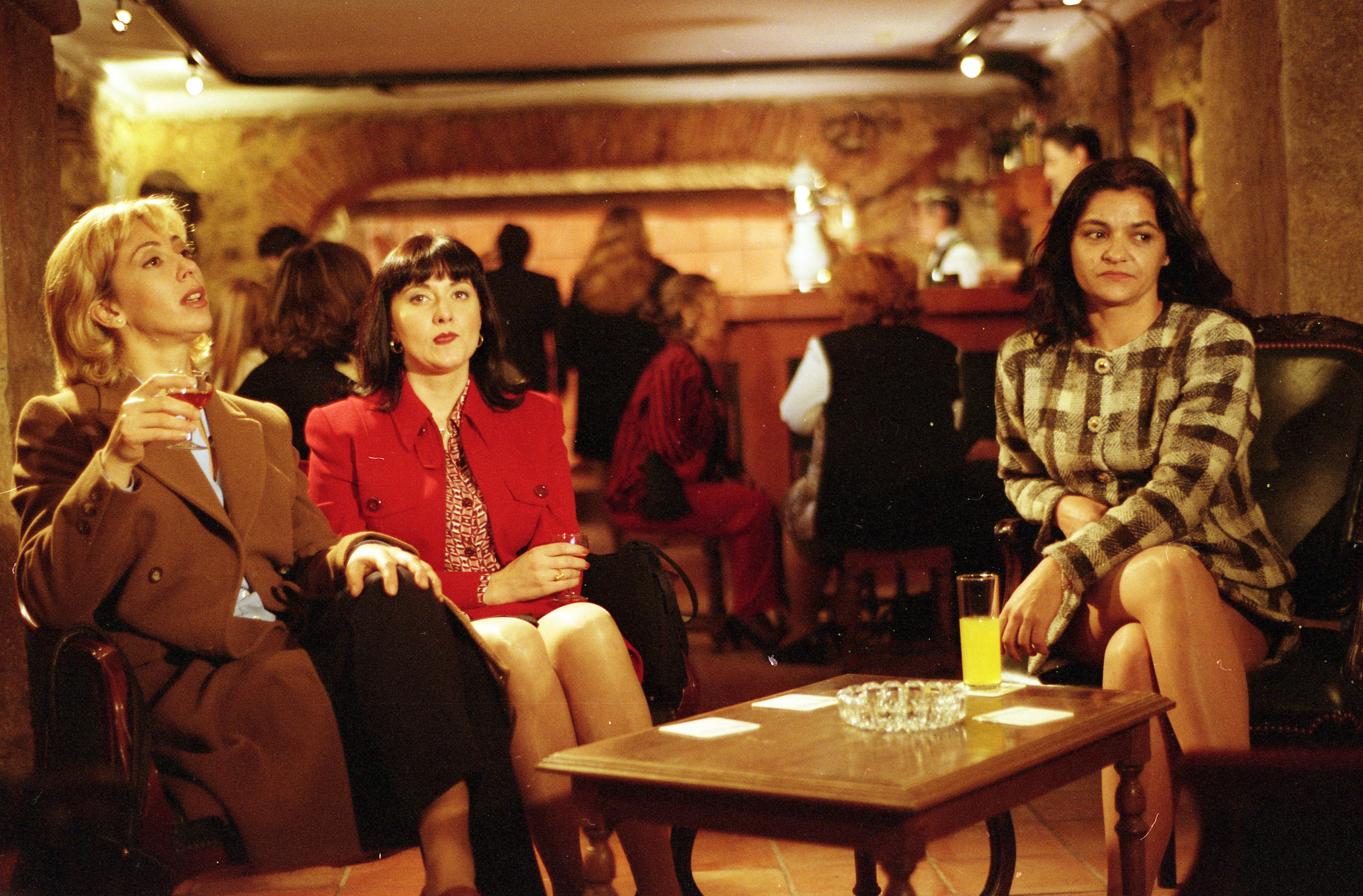 mulheres_sentadas_solteiros