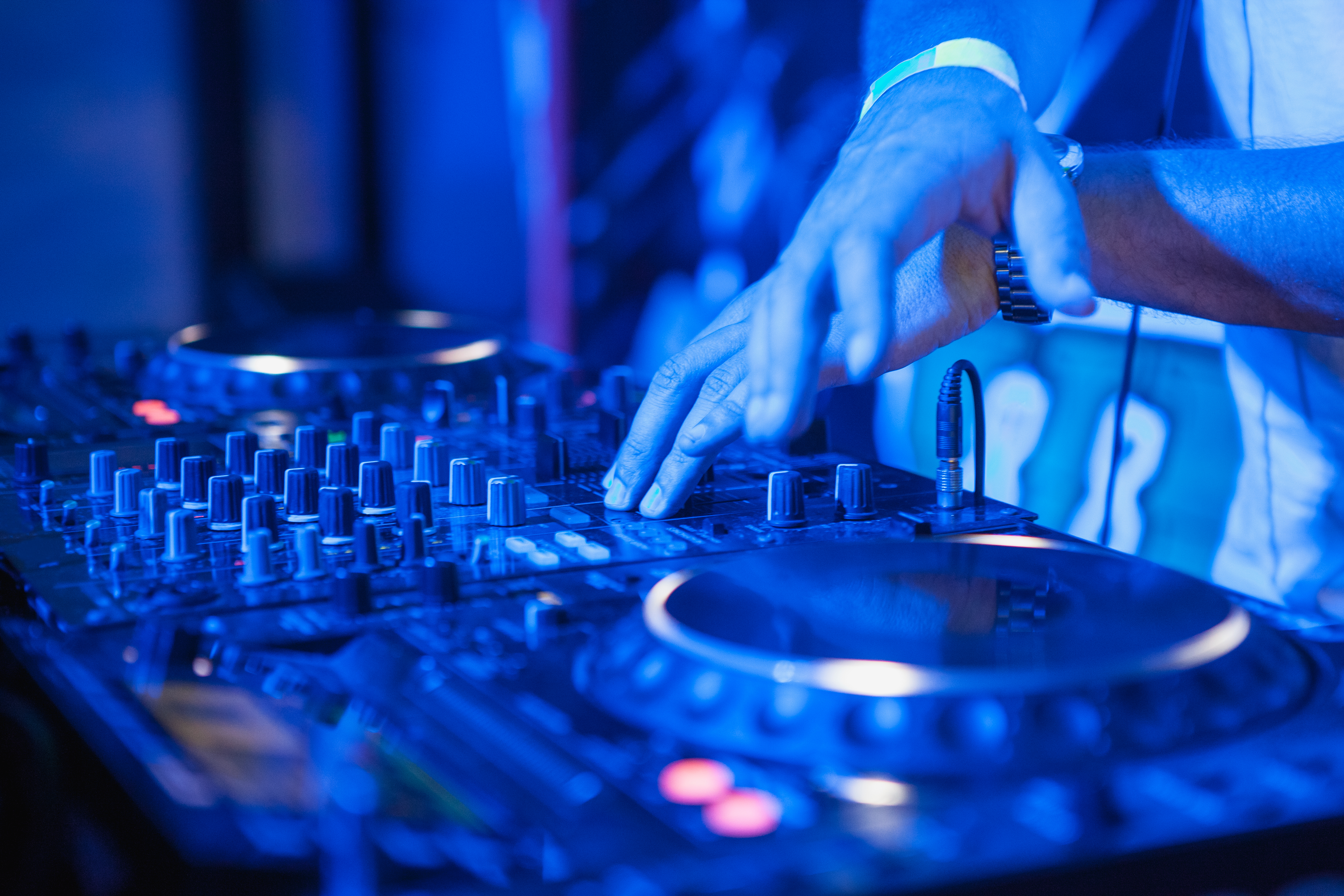 Summer Cais – Sunset Vibes com DJ Rafa Mix