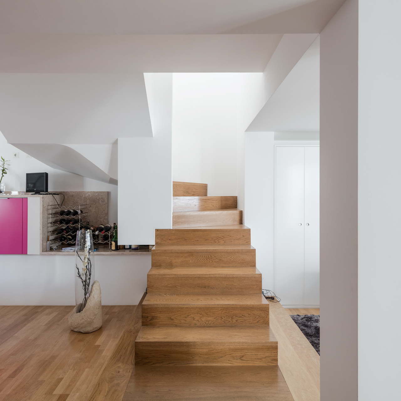 07-WORK — 0904 AMEIJEIRA HOUSE