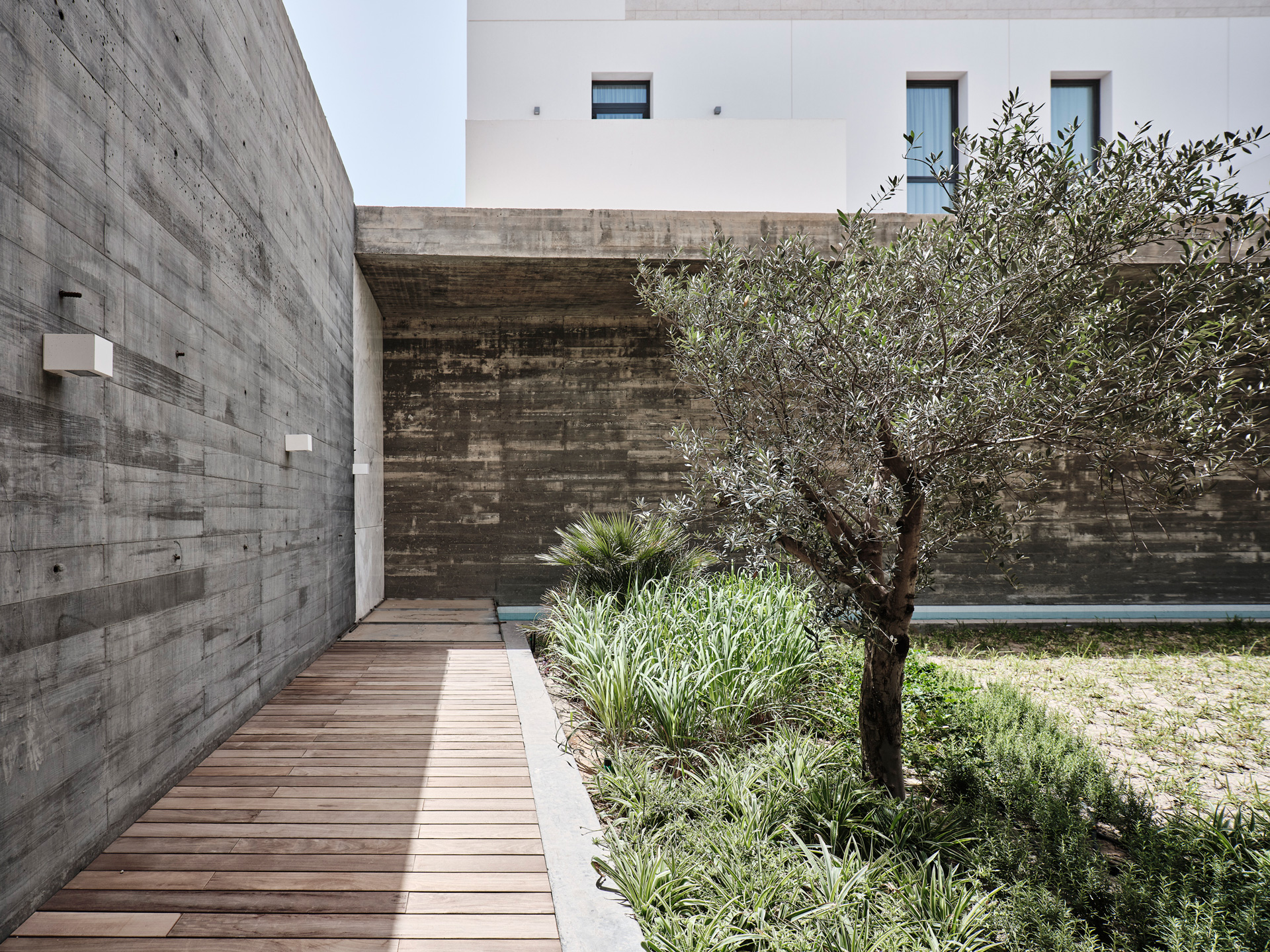 62-WORK — 1126 FISH BOWL