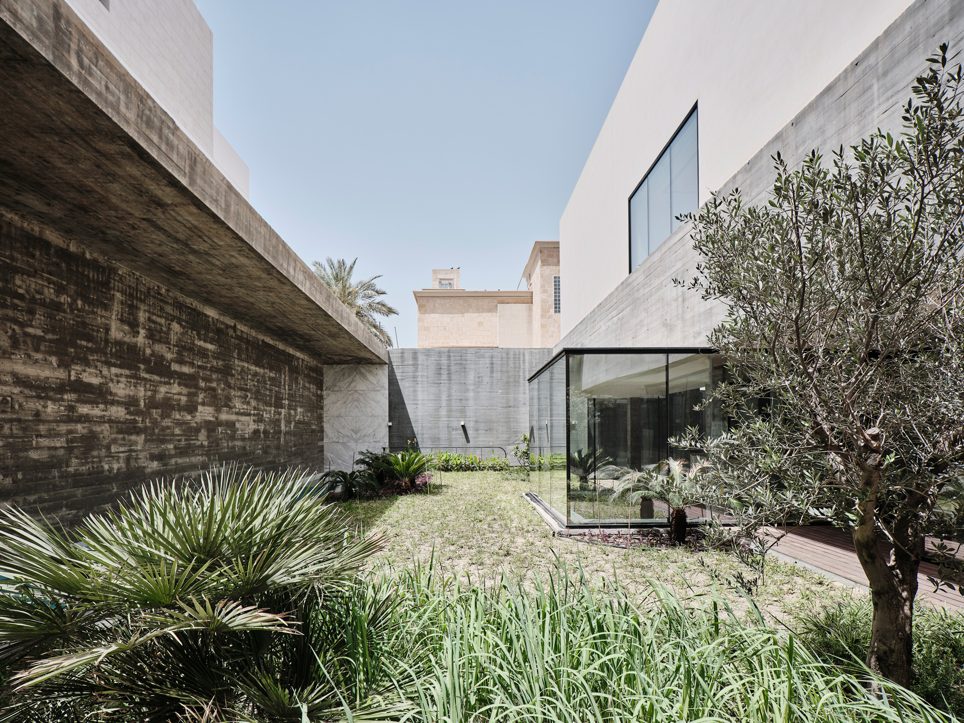 62-WORK — 1126 FISH BOWL