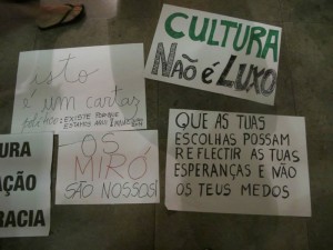 Performance artivista de ocupação do Museu Nacional de Arte Contemporânea do Chiado