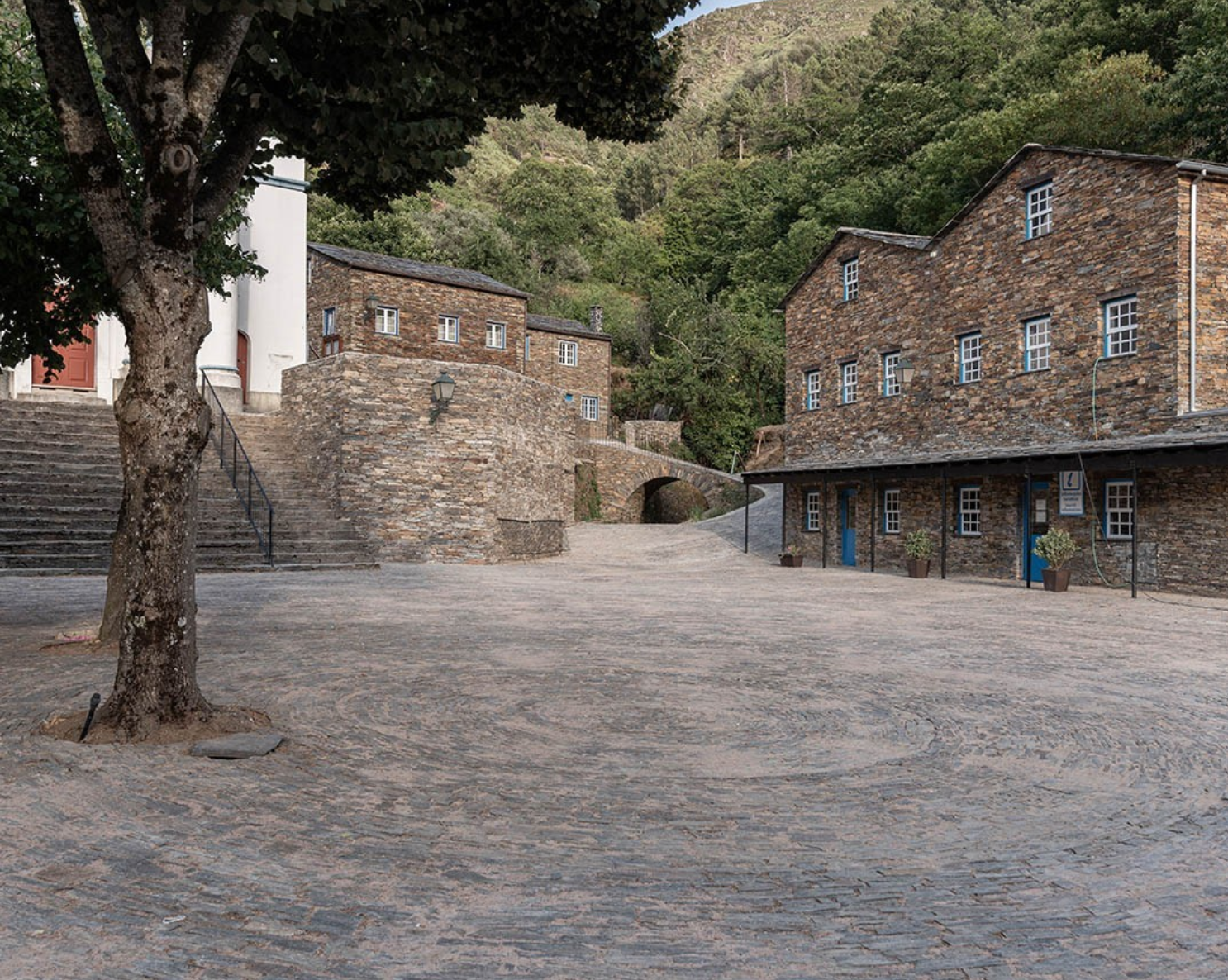 Posto de Turismo do Piódão finalista no Mies van der Rohe