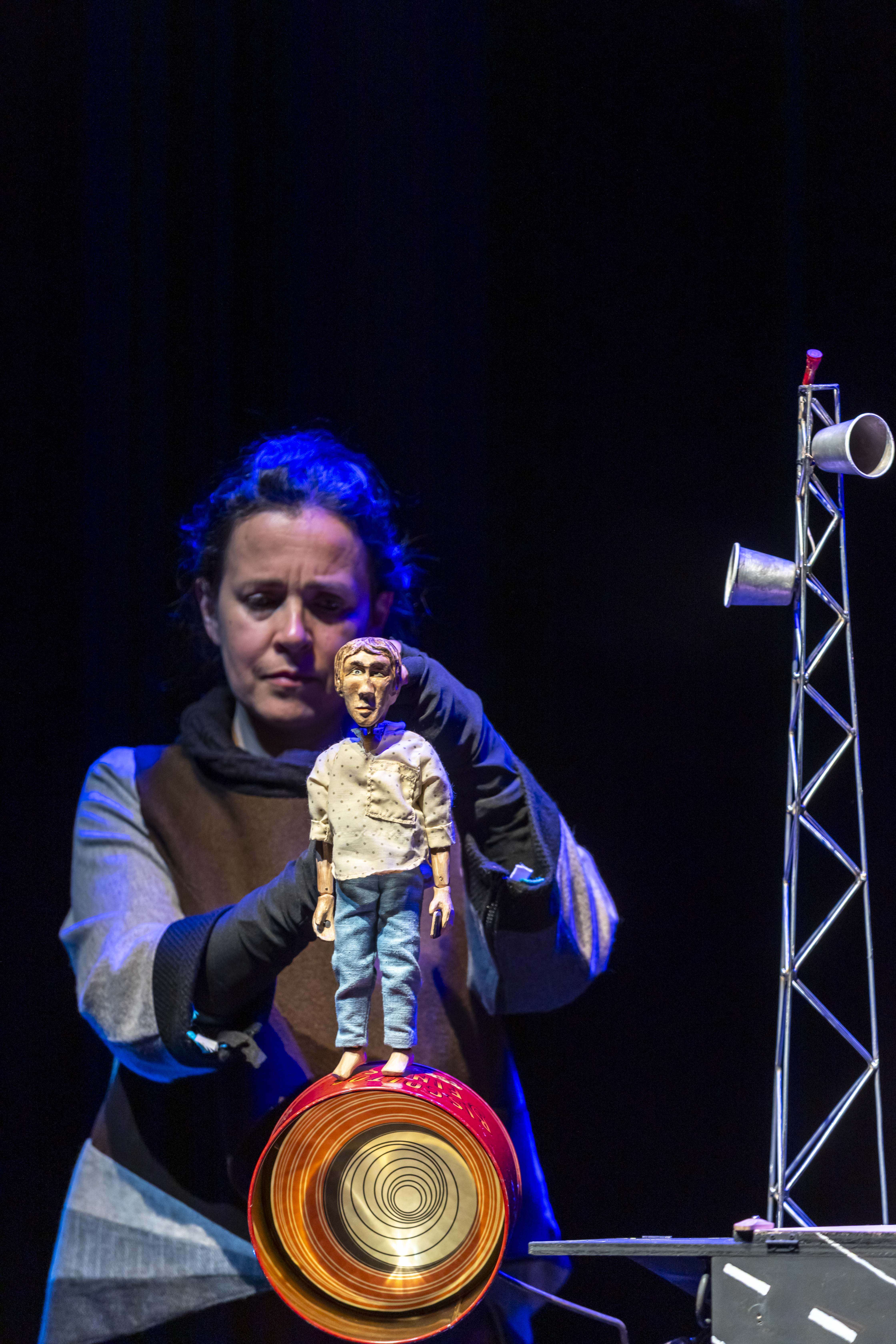 FEIRA DO LIVRO — TEATRO — AINDA NADA?