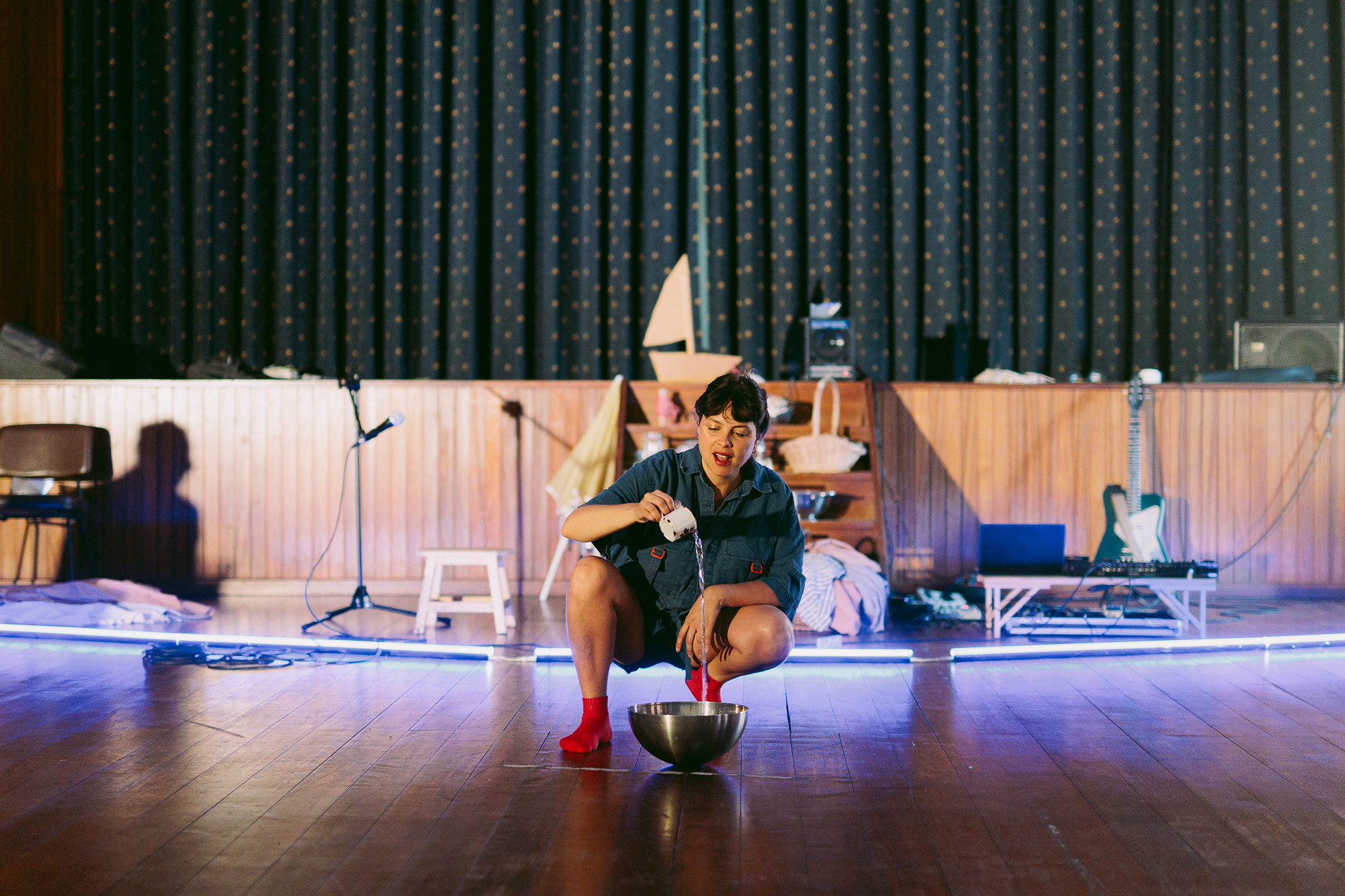 ESPETÁCULOS PARA FAMÍLIAS — HÁ UM RIO NESTA GOTA