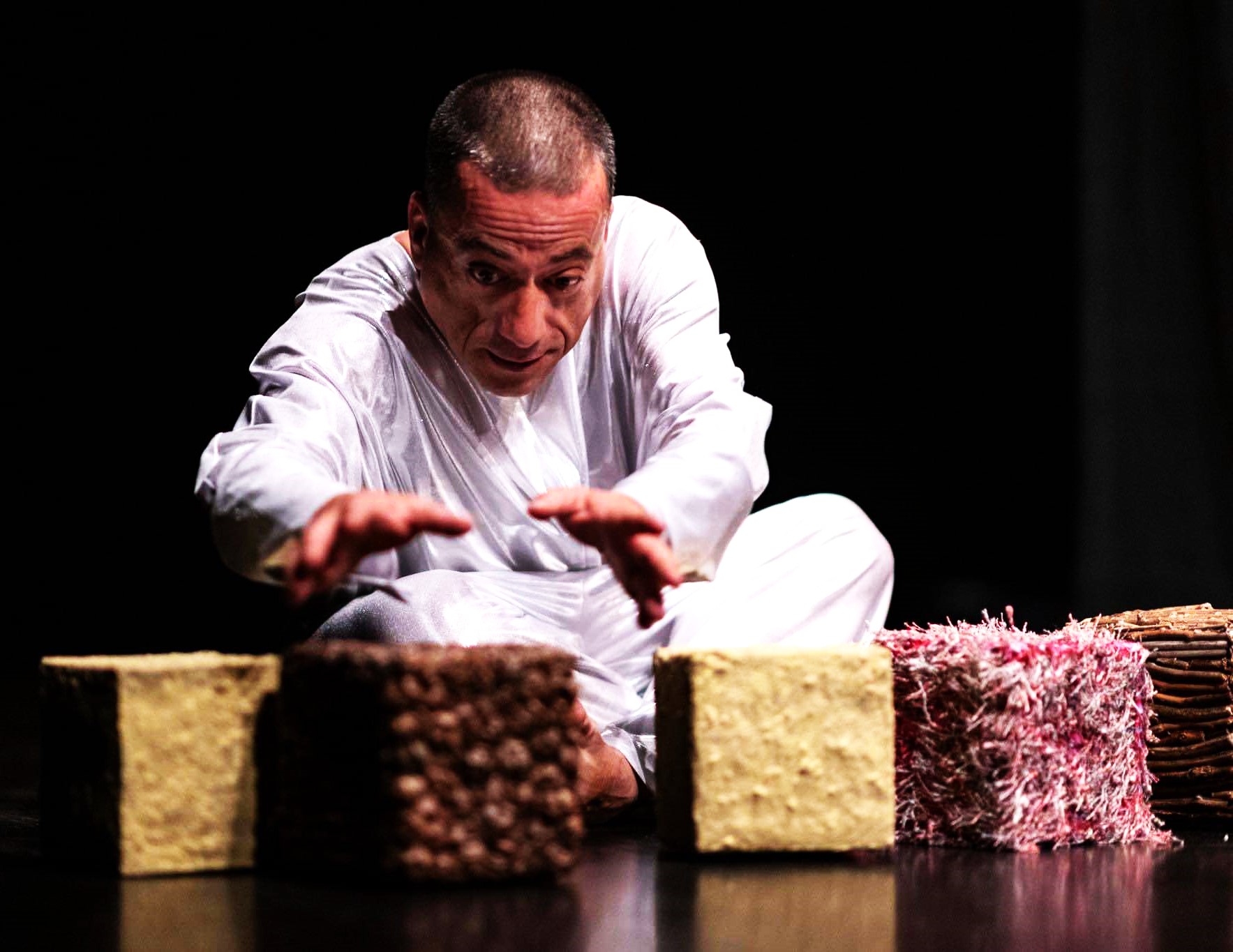 FEIRA DO LIVRO — ESPETÁCULO PARA BEBÉS — O CUBO | TEATRO SENSORIAL PARA BEBÉS E NÃO SÓ