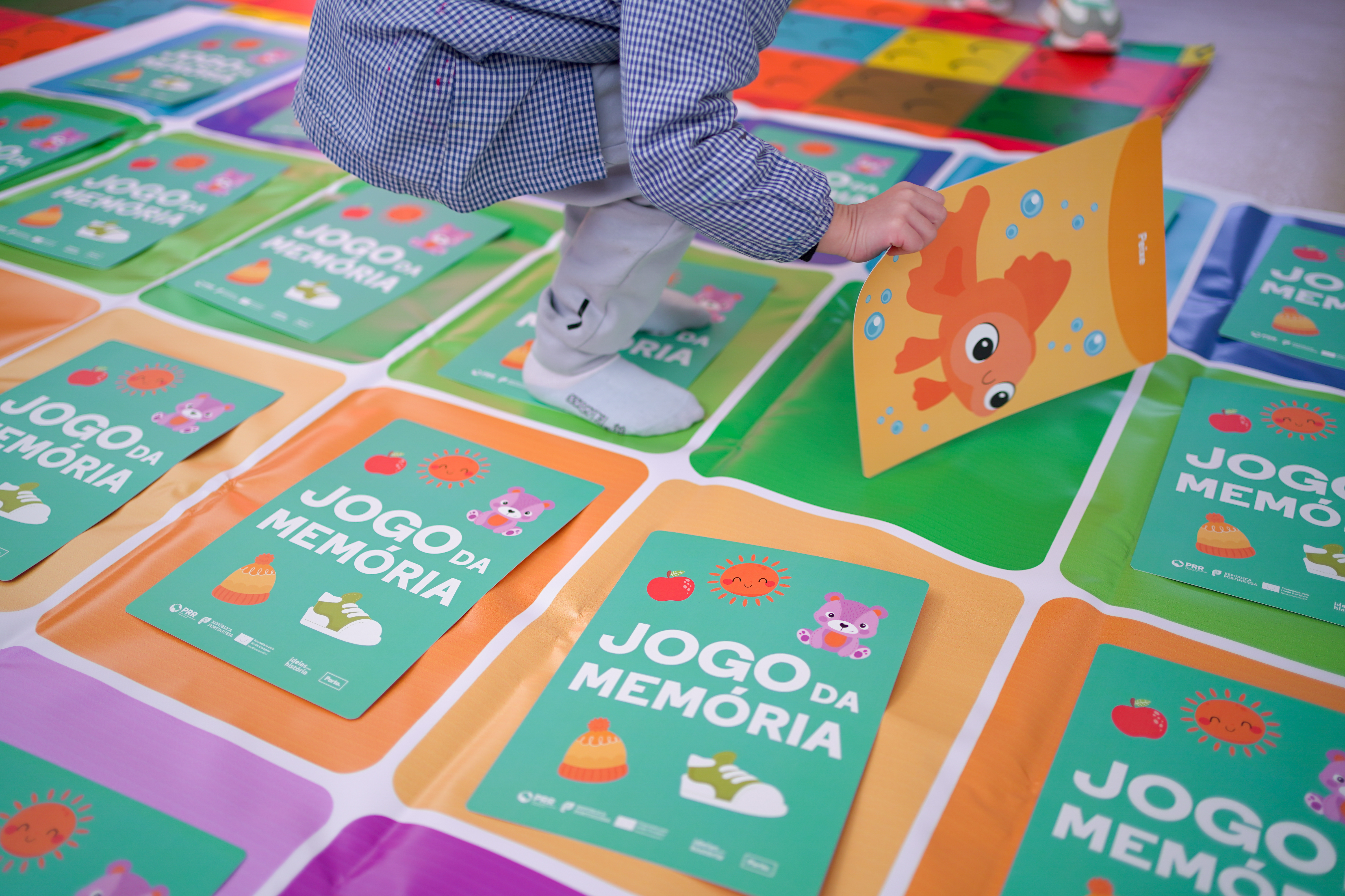 FEIRA DO LIVRO — PALAVRAS À SOLTA — PORTO DE PALAVRAS: VOANDO ENTRE PALAVRAS E SONS