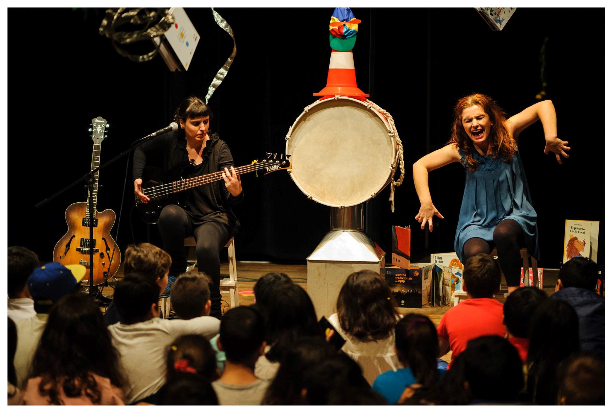 DIA MUNDIAL DA POESIA — MÁQUINA DE EMBRULHAR POEMAS