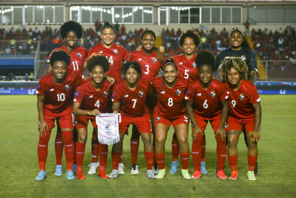 Foto da equipa do Panamá durante a partida entre Panamá e El Salvador como parte das Eliminatórias Femininas da Concacaf 2022 para Austrália e Austrália. A Nova Zelândia realizou no estádio Rommel Fernandez, no Panamá | @CRISTIAN ROSALES/CONCACAF/STRAFFON